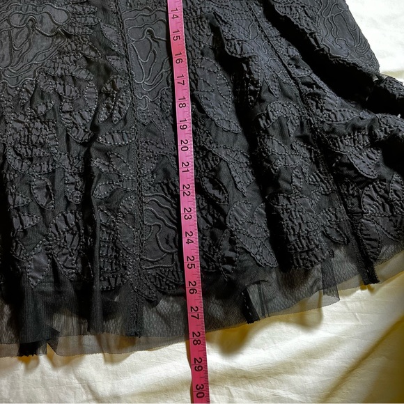 Peter Nygard Black Lace Overlay Embroidered Applique Satin Skirt Size 10 EUC - Picture 14 of 14